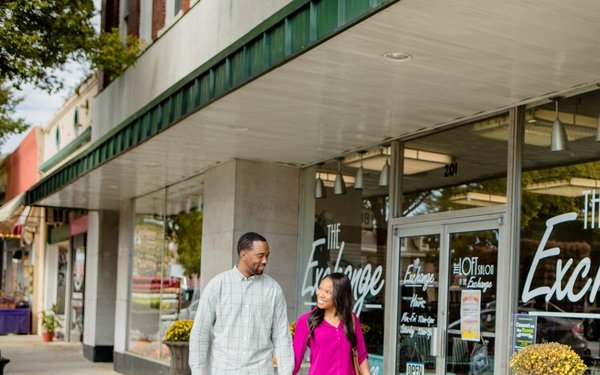 Couple shopping in Downtown Dublin's historic district